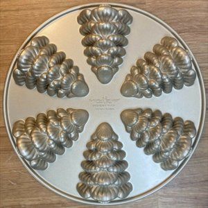 Nordic Ware evergreen cupcake cakelet pan